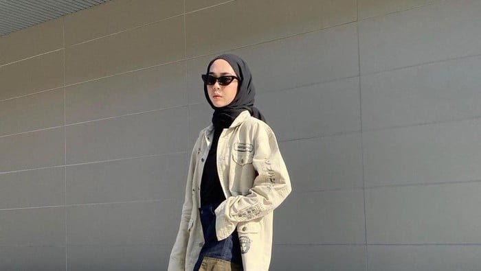 1 5 Gaya Maksimal OOTD Influencer Hijab, Makin Pede dengan Tampil Boyish PROKALTIM