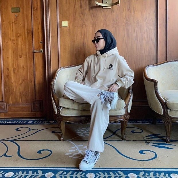 4 5 Gaya Maksimal OOTD Influencer Hijab, Makin Pede dengan Tampil Boyish PROKALTIM