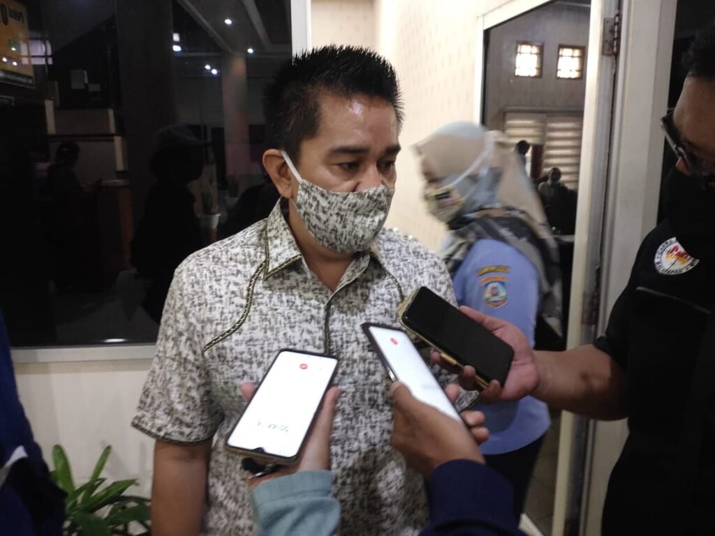 PEDAGANG SEMAYANG LAKUKAN RDP KELUHKAN ADANYA PEDAGANG NON RESMI KEPADA DEWAN PEDAGANG SEMAYANG LAKUKAN RDP, KELUHKAN ADANYA PEDAGANG NON RESMI KEPADA DEWAN PROKALTIM