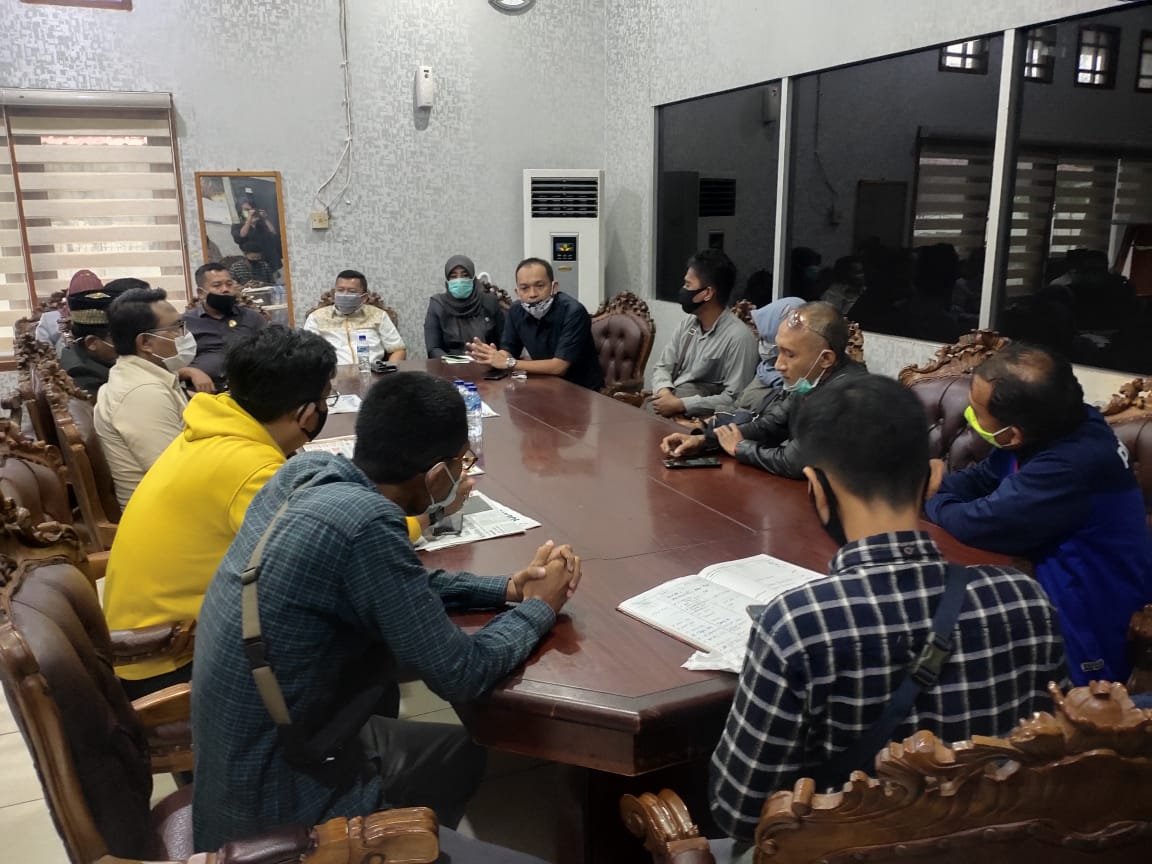 WARTAWAN DAN KARYAWAN BALPOS MENGADUKAN NASIB KE KOMISI IV