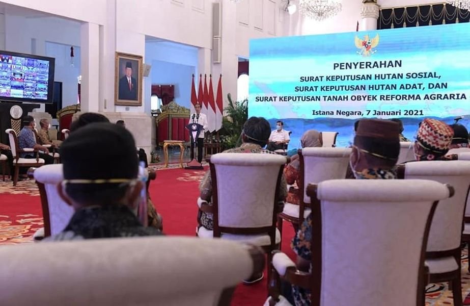 Presiden Serahkan SK Hutan Sosial, Hutan Adat, dan TORA se-Indonesia