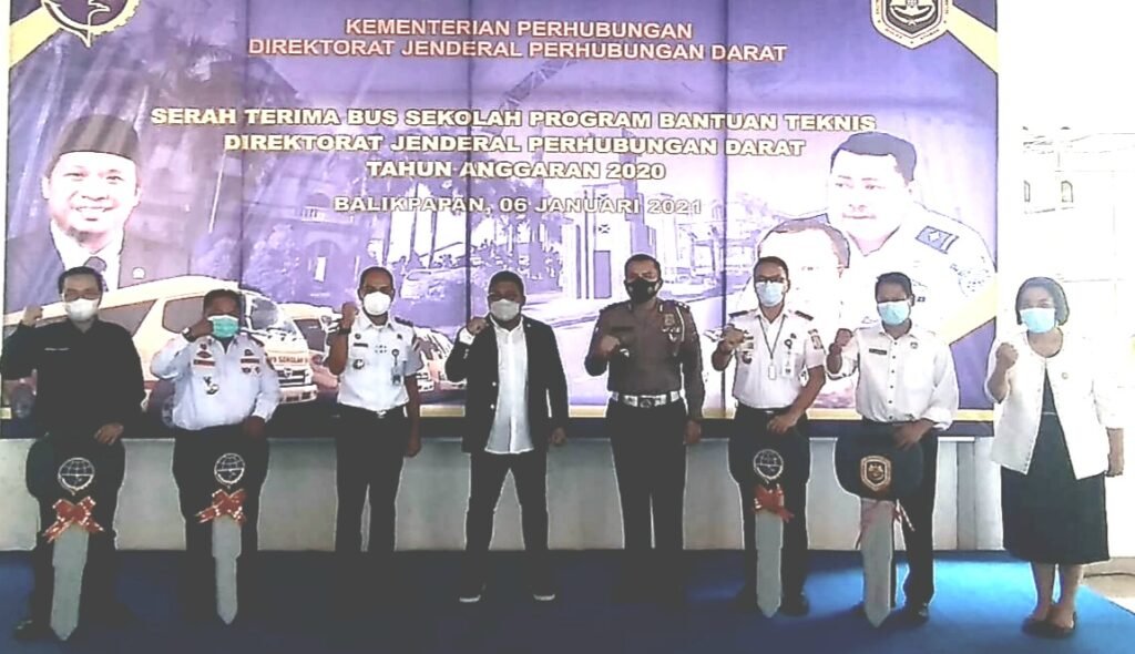 20210106 124023 1 Kementerian Perhubungan Serahkan Bantuan 4 Bus Sekolah di Kaltim PROKALTIM
