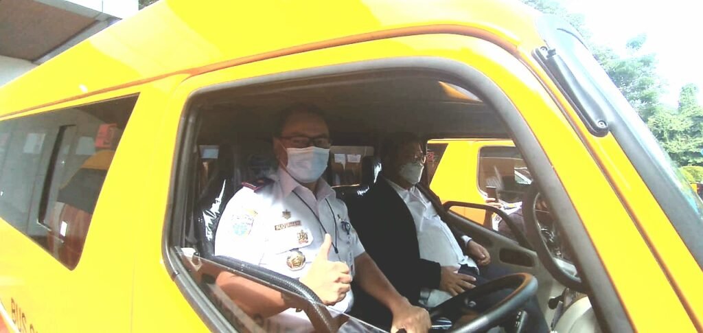 20210106 124146 Kementerian Perhubungan Serahkan Bantuan 4 Bus Sekolah di Kaltim PROKALTIM