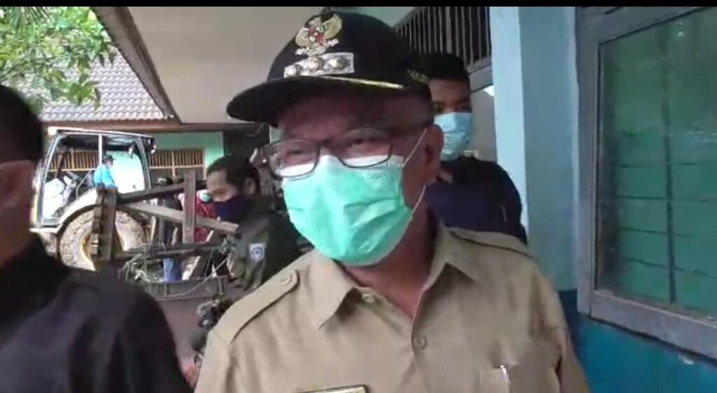 Efek Banjir Luar Biasa, Jaang Datangi SMP N 24 Bukit Pinang