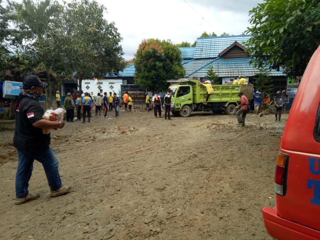 Efek Banjir Luar Biasa, Jaang Datangi SMP N 24 Bukit Pinang