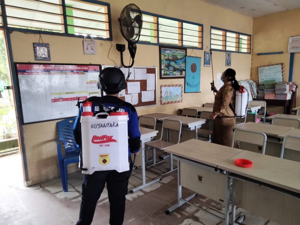 Hari Pertama Sekolah Daring, SDN 015 Gunung Lingai Sterilkan Sekolah