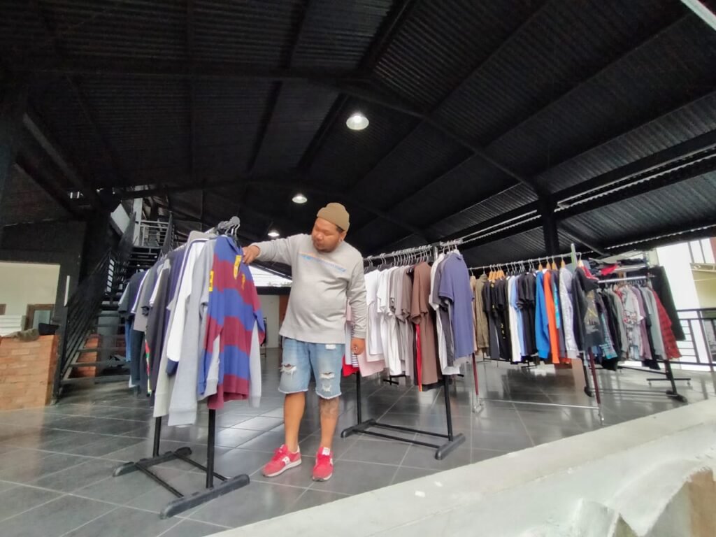Pasar Bekas Pikat Anak Muda Cari Brand Ternama1 Pasar Bekas, Pikat Anak Muda Cari Brand Ternama PROKALTIM