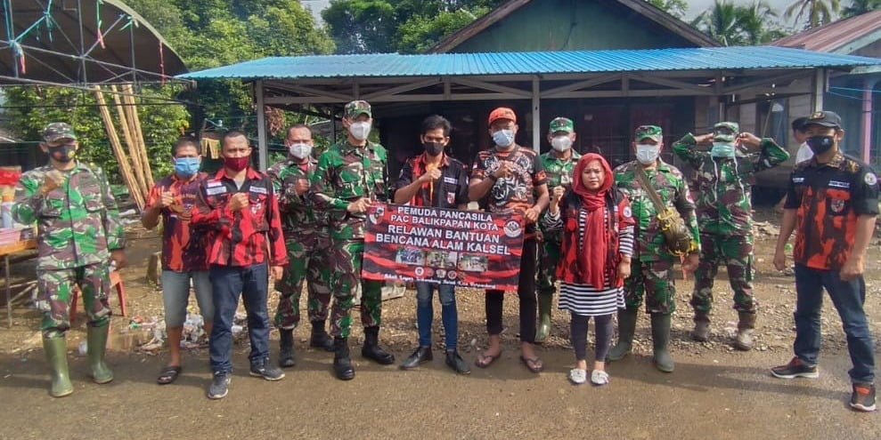 WhatsApp Image 2021 01 24 at 09.48.04 Inisiatif Relawan Pemuda Pancasila & Tim Prokaltim Bantu Warga Terdampak Banjir di Pelosok Kalsel PROKALTIM