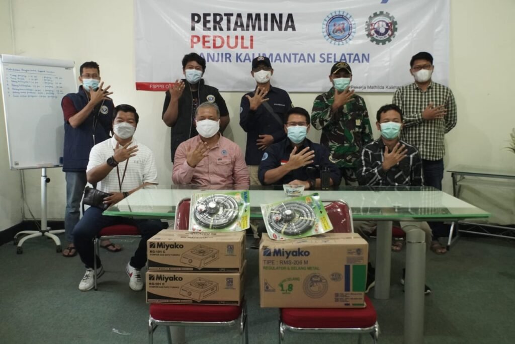WhatsApp Image 2021 01 31 at 09.38.24 Pertamina RU V Balikpapan Kirim Relawan Gelombang Kedua Bantu Korban Banjir di Kalimantan Selatan PROKALTIM