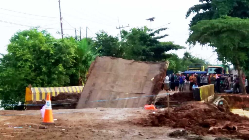 jemabatan astambul1 Jalur Darat Lumpuh Total! Jembatan Astambul dan Mataraman Putus PROKALTIM
