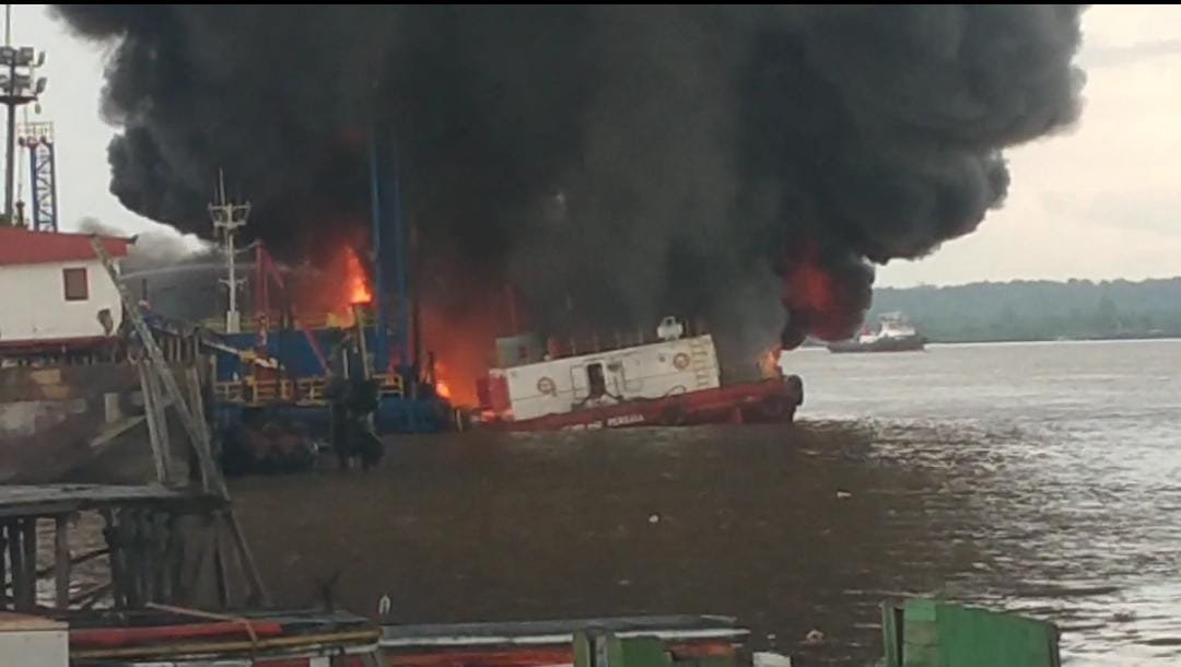 Lakukan Pengelasan, Tongkang PT Barokah Perkasa Meledak