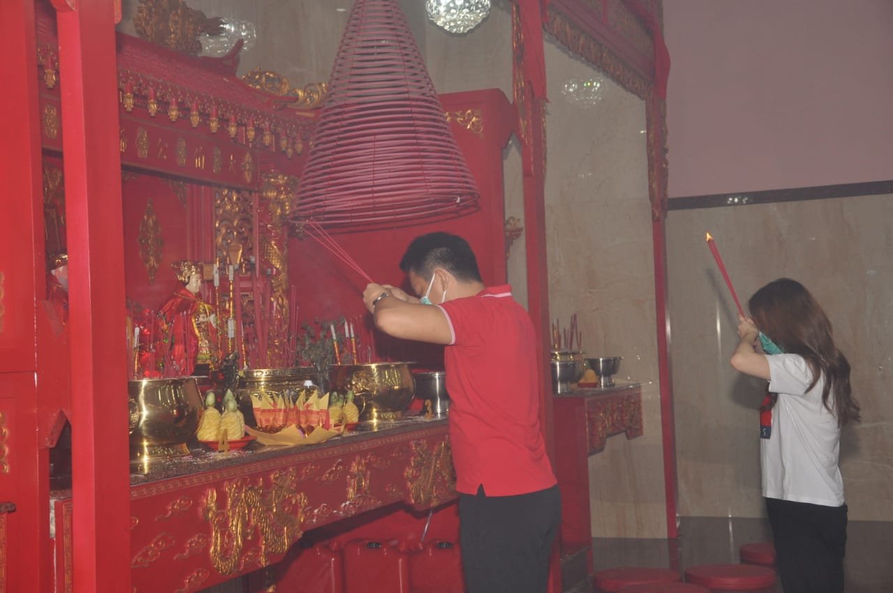 Klenteng Sepi, Umat Konghucu Beribadah Dirumah