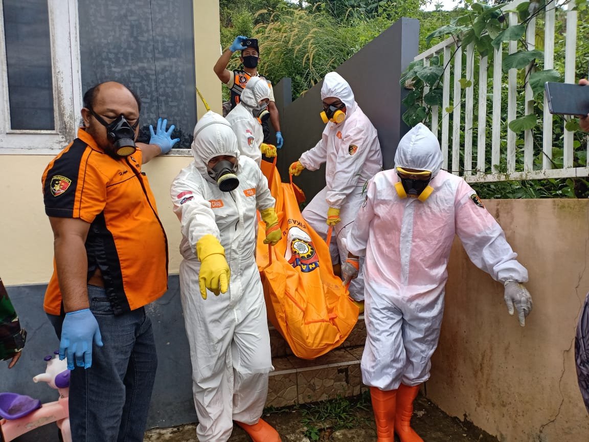 Gantung Diri, Istri Histeris diduga Masalah Rumah Tangga.