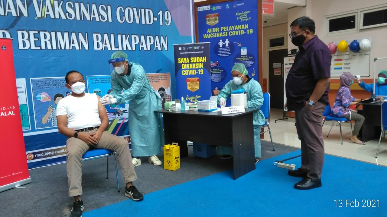 Nakes Vaksinasi di RSUD Beriman Balikpapan