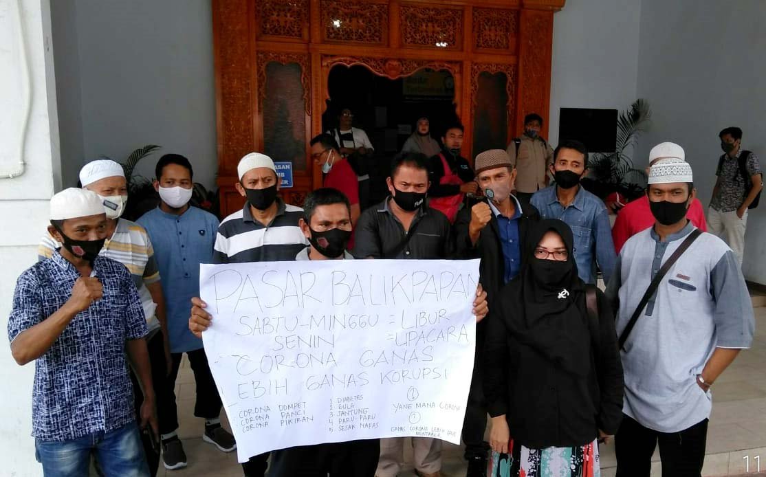 Pedagang Pasar Balikpapan Geruduk Gedung Dewan