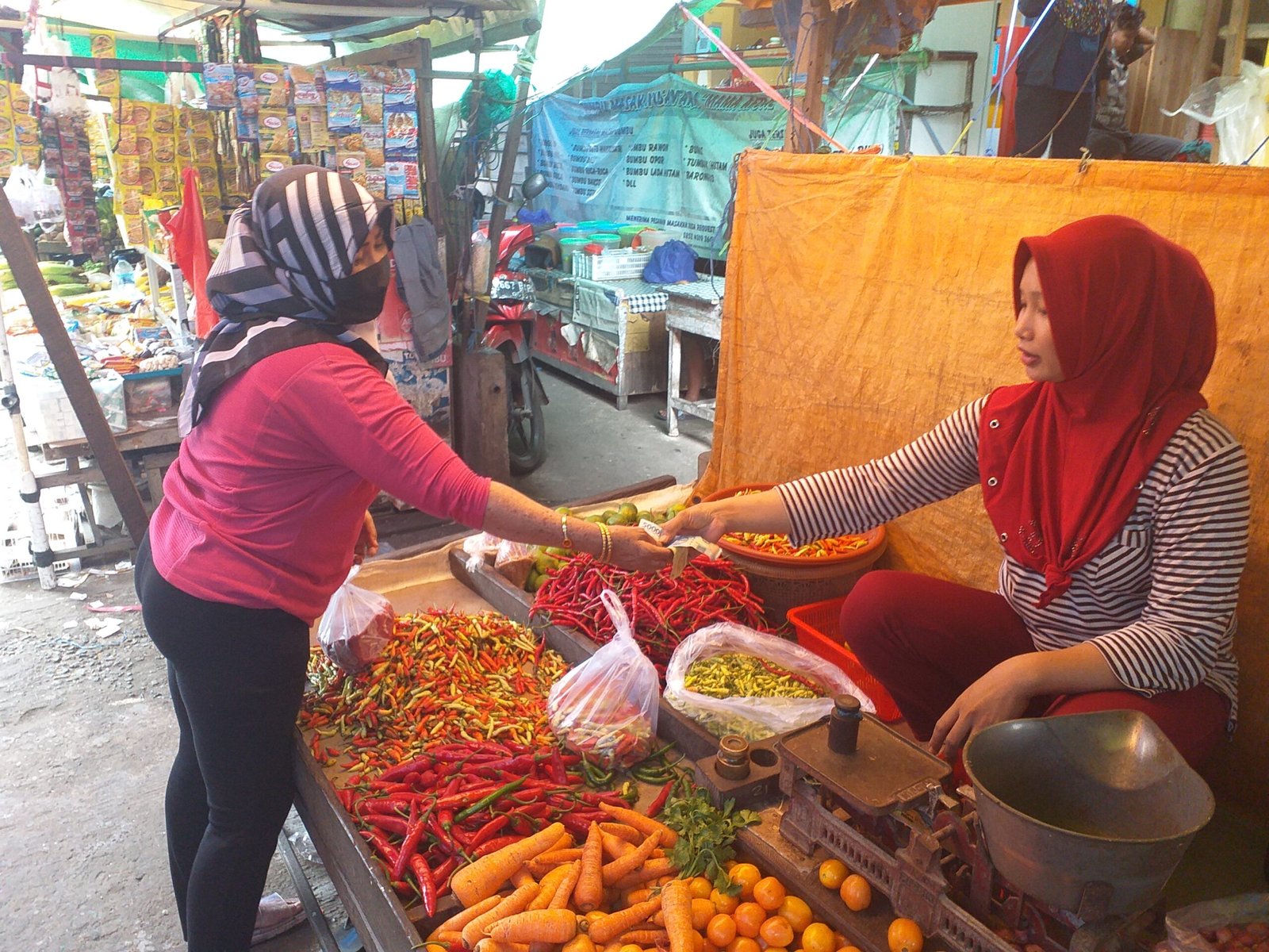 20210331 095014 scaled Jelang Puasa, Sembako Masih Stabil, Pedagang Berharap Harga Tetap Sampai Lebaran. PROKALTIM