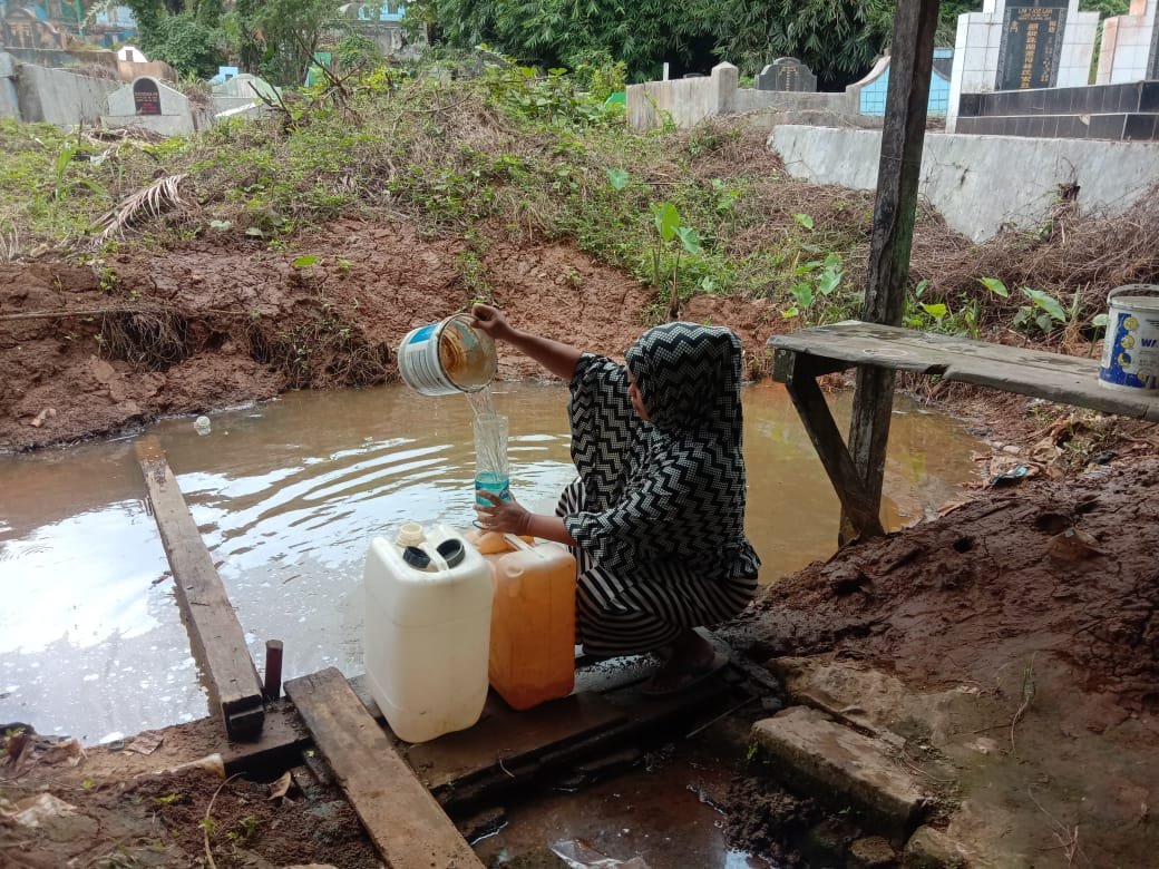 PDAM Mati, Warga Mandi Air Parit