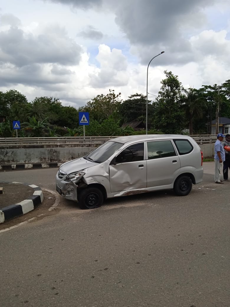 Terobos Lampu Merah, Tewas Diperjalanan