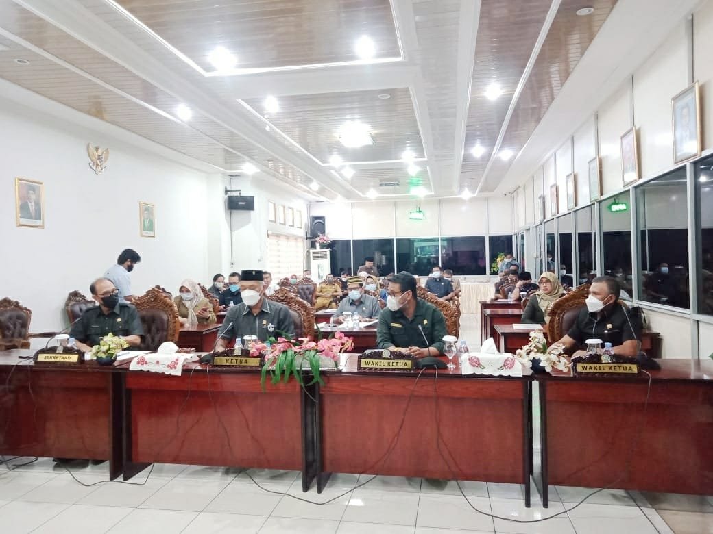 Bahas Pandangan Fraksi terhadap Raperda Penyelenggaraan Kearsipan DPRD Balikpapan Gelar Rapat Paripurna