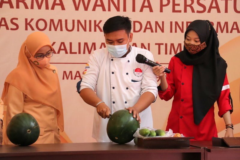 IMG 20210317 WA0001 DWP Diskominfo Belajar Ukir Buah dan Sayur. PROKALTIM