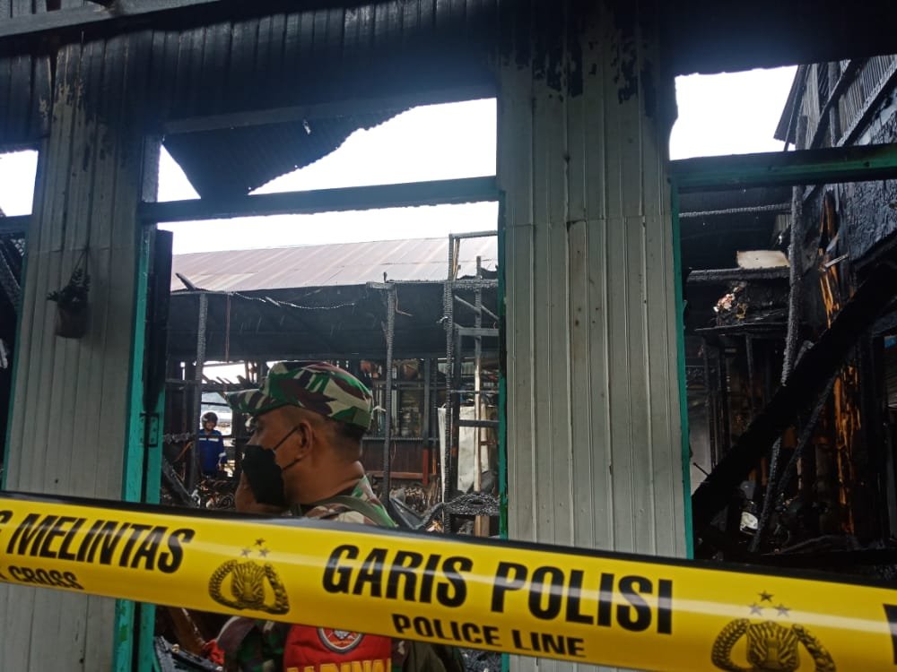 Ditinggal Bersilaturahmi Ke Rumah Keluarga, Rumah dilalap Si Jago Merah