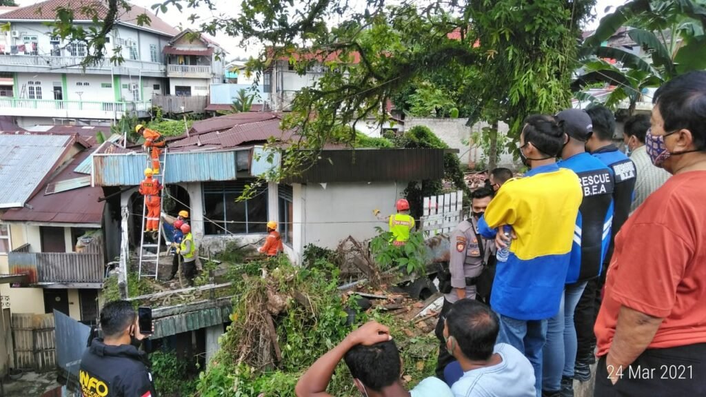 IMG 20210324 WA0005 Evakuasi Rumah Roboh Terkendala PROKALTIM