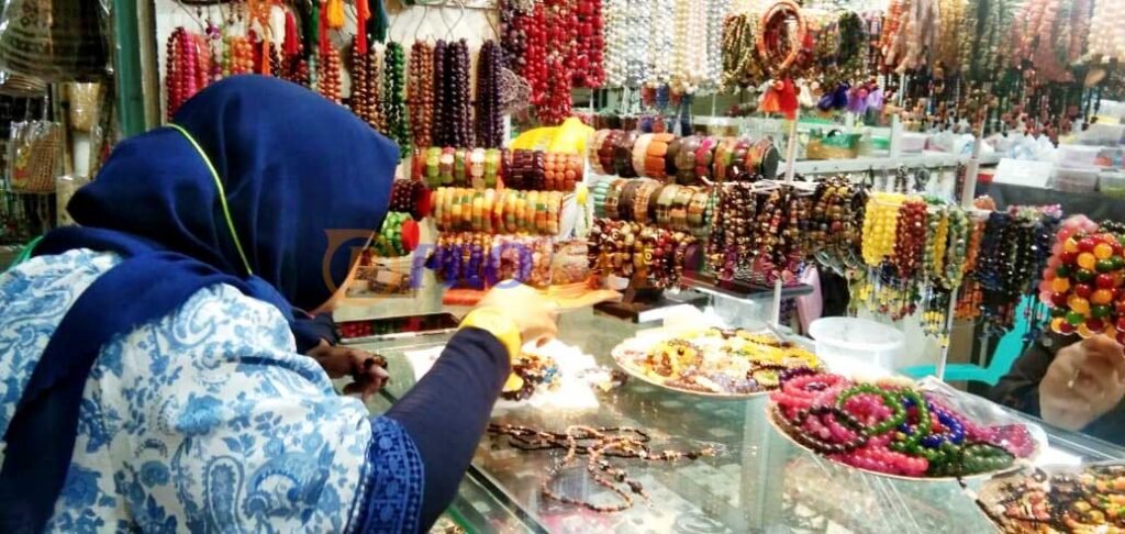 Yuk, Intip Keindahan Strap Masker dari Bebatuan di Pasar Inpres Kebun Sayur PROKALTIM 2 batu manik1 Yuk, Intip Keindahan Strap Masker dari Bebatuan di Pasar Inpres Kebun Sayur PROKALTIM