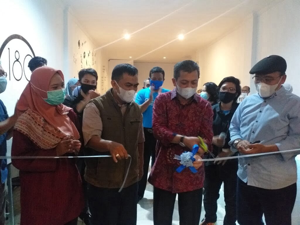 20210403 211940 Hadir dengan Konsep Tongkrongan Edukatif, Wakil Gubernur Apresiasi 180 Degree Kopi PROKALTIM