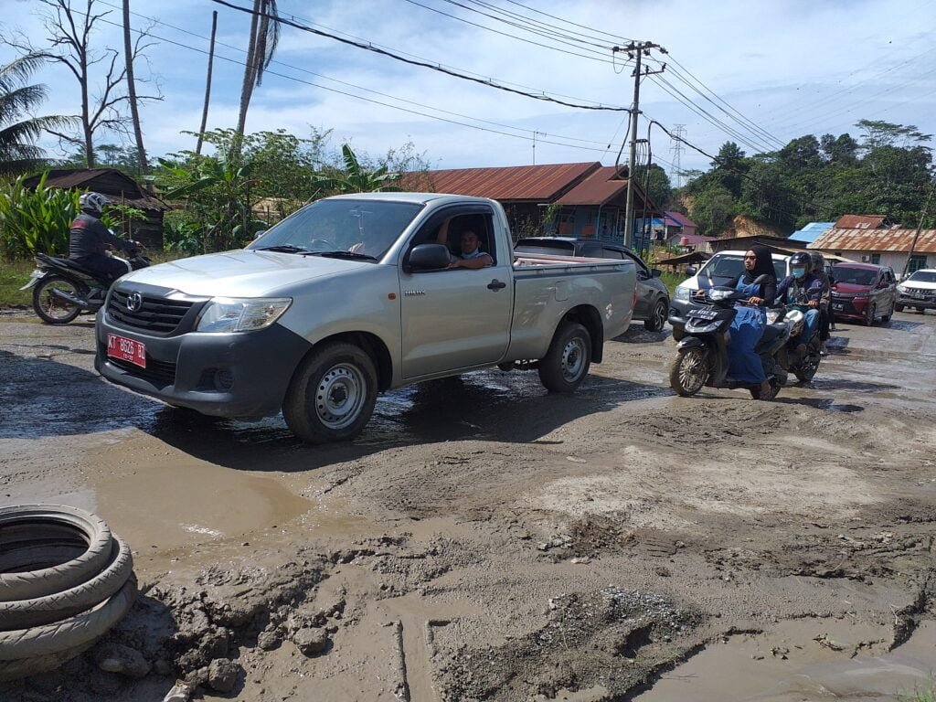 20210404 095530 Tanah Datar Rusak Parah, Macet Makanan Sehari-hari PROKALTIM