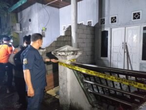 20210418 192351 Jelang Berbuka Api Berkobar di Mangkupalas, Dikira bakar Sampah Ternyata Rumah Terbakar PROKALTIM