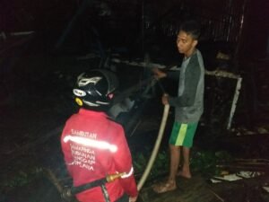 20210426 020833 Dikira Kilatan Cahaya, Gubuk Asmuni Terbakar PROKALTIM