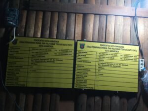 20210426 192937 Hujan Deras, Tembok Rubuh Timpa Dua kendaraan PROKALTIM