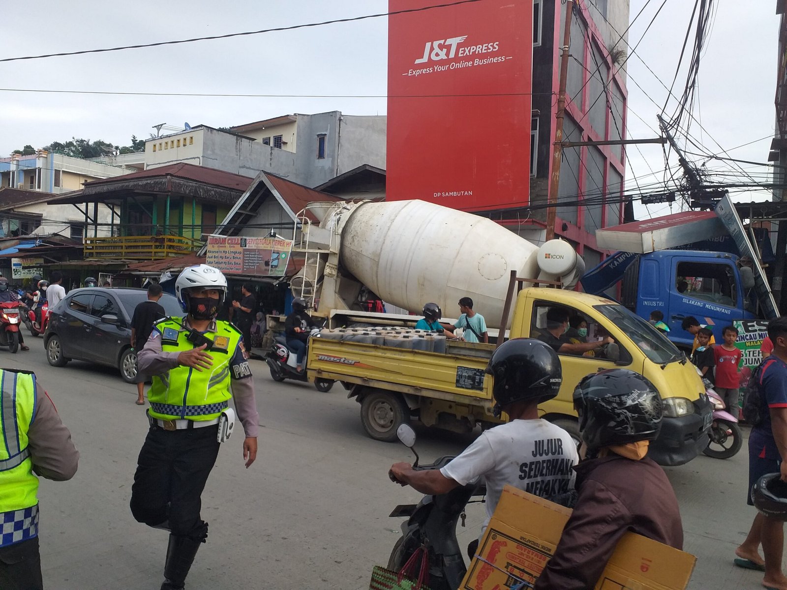 20210506 172412 scaled Rem Blong Truk Hilang Kendali, Kecelakaan Kesekian Kali di Gunung Manggah PROKALTIM