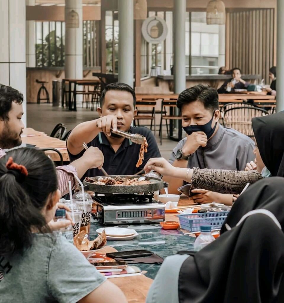 20210529 120130 Tempat Nongkrong Hit dan Asyik Di The Eatnic Food Court Plaza Balikpapan, Jadi Wisata Kuliner Baru PROKALTIM