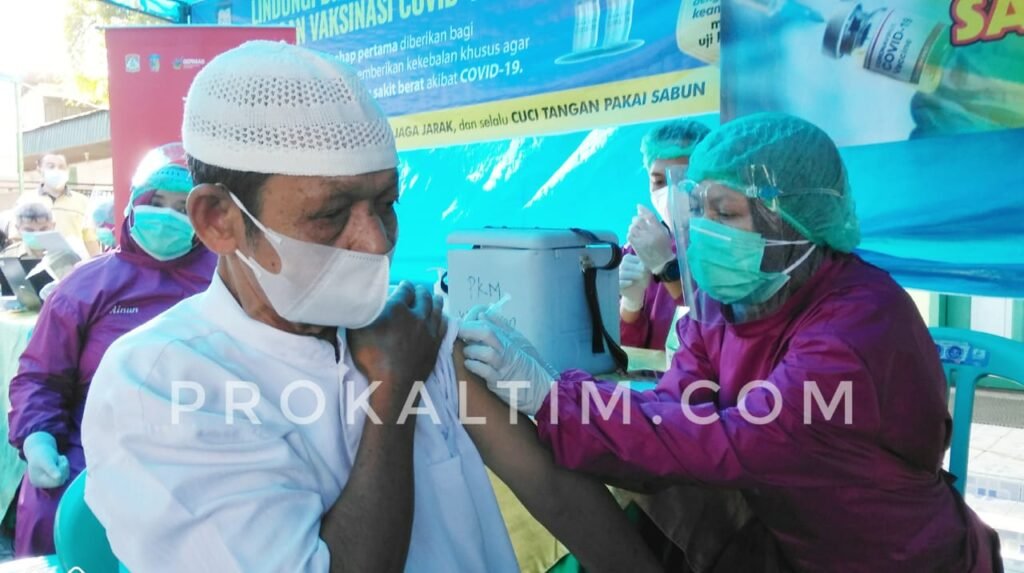 IMG 20210504 WA0007 Sejak Sore hingga Habis Salat Tarawih, Pemkot Gelar Vaksinasi Lansia di Masjid At-Taqwa PROKALTIM