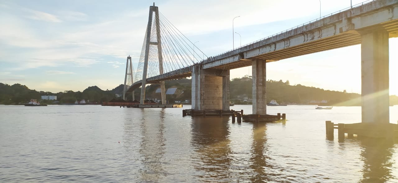 Loncat dari Jembatan Mahkota II, Disaksikan Ibu, Irsal Belum Ditemukan PROKALTIM 1 IMG 20210509 WA0000 Loncat dari Jembatan Mahkota II, Disaksikan Ibu, Irsal Belum Ditemukan PROKALTIM
