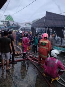 WhatsApp Image 2021 05 13 at 04.37.41 Diduga Lalai Memanaskan Makanan, 4 Rumah di Lambung Mangkurat Terbakar PROKALTIM