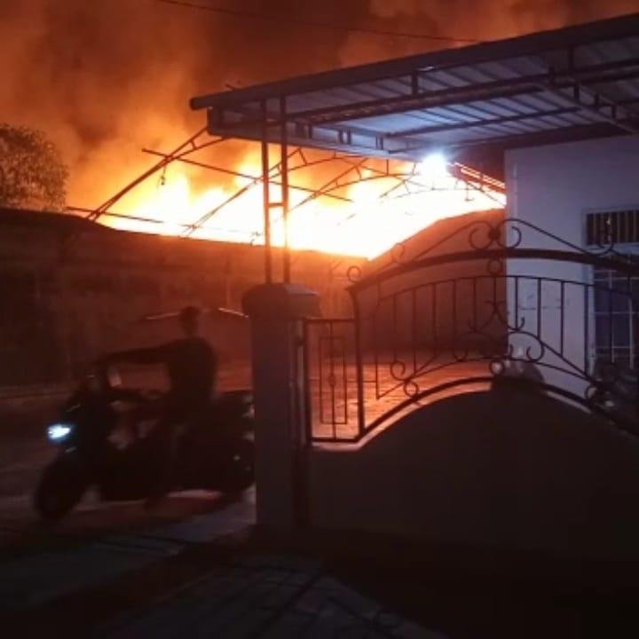 WhatsApp Image 2021 05 21 at 02.50.01 Sungai Kunjang Berkobar, 1 Rumah dan 1 Bangsal 10 Pintu Ludes. PROKALTIM