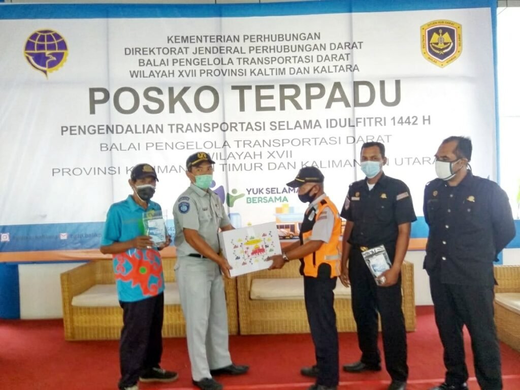 WhatsApp Image 2021 05 24 at 21.21.01 Santunan dan Bantuan Jasa Raharja Kaltimra selama Lebaran 2021, Suratno : Serahkan Santunan Senilai 762 juta PROKALTIM