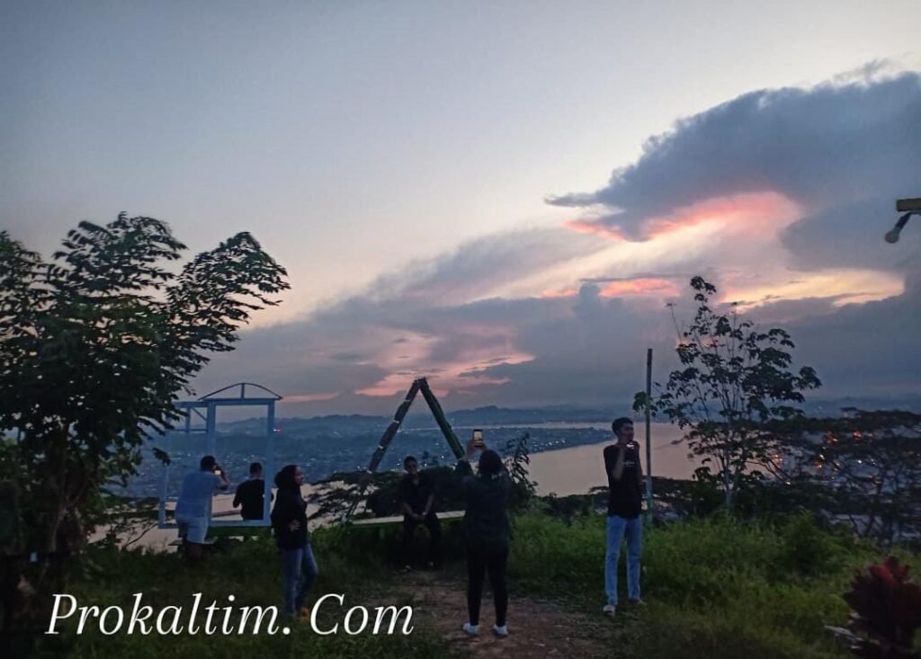 WhatsApp Image 2021 05 26 at 17.06.21 Gerhana Bulan Total, Masyarakat Datangi Gunung Stelling PROKALTIM