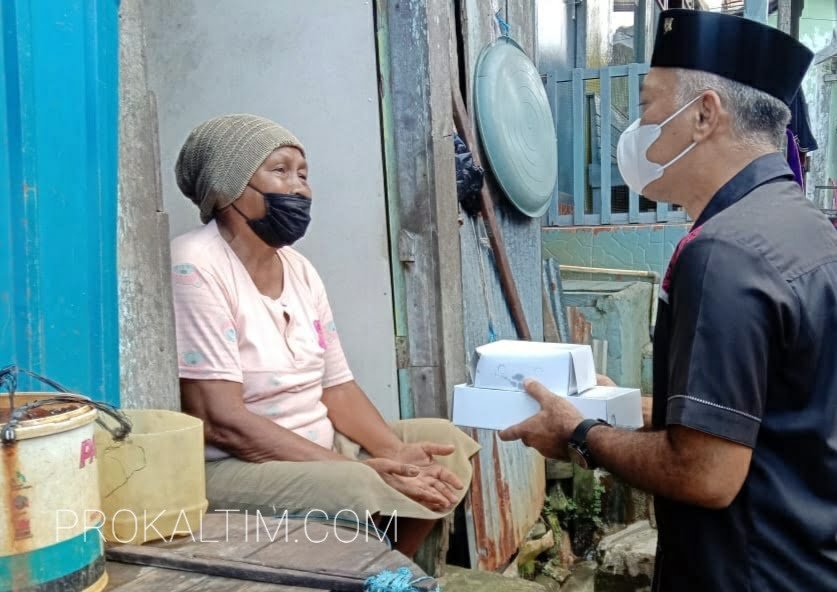 20210611 152241 Reses, Budiono Door to Door Kunjungi Rumah Lansia PROKALTIM