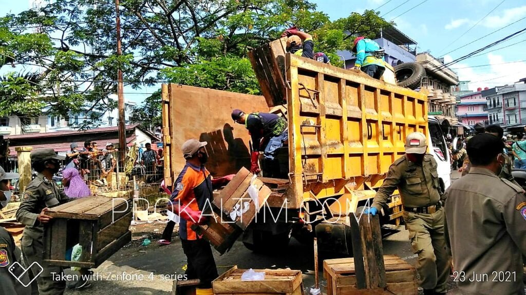 20210623 210251 521 PKL Pandansari Masuk Gedung PROKALTIM