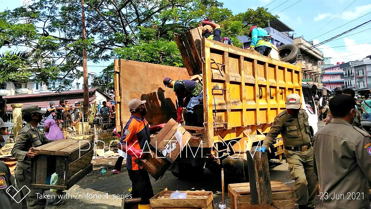 20210623 210251 521 PKL Pandansari Masuk Gedung PROKALTIM