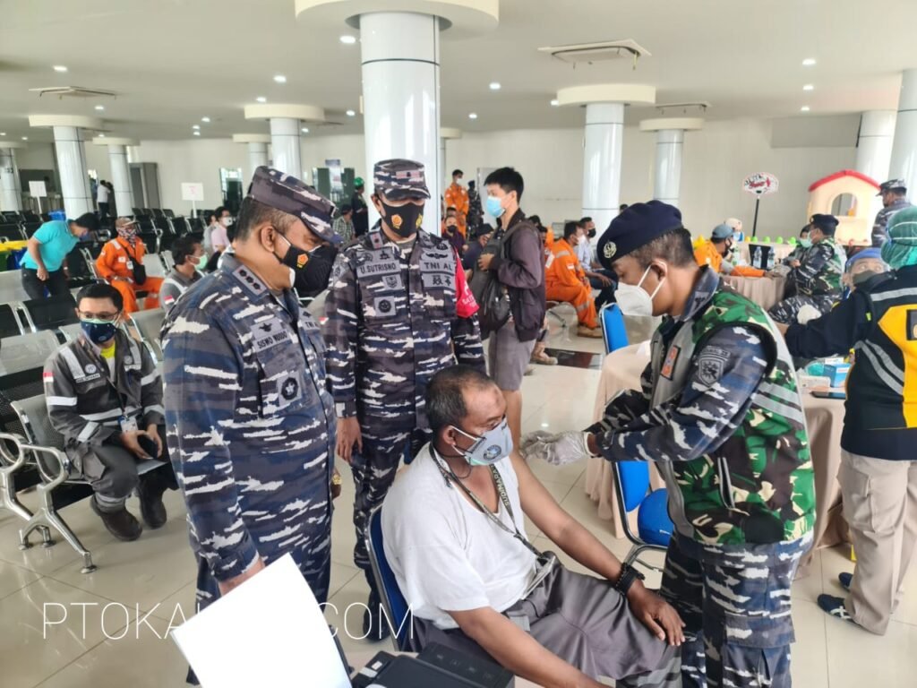 20210629 164607 Serbuan Vaksinasi oleh Pangkalan TNI AL Balikpapan, Pelindo IV, KSOP Kelas 1 Balikpapan dan KKP PROKALTIM
