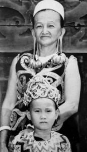 Inilah Simbol Kecantikan Telinga Panjang Wanita Dayak Desa Pampang PROKALTIM 2 IMG 20210604 WA0006 Inilah Simbol Kecantikan Telinga Panjang Wanita Dayak Desa Pampang PROKALTIM