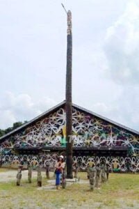 LAMIN KENYAH Dayak Kenyah dan Bahau, dalam Kekayaan Desa Budaya Sungai Bawang PROKALTIM