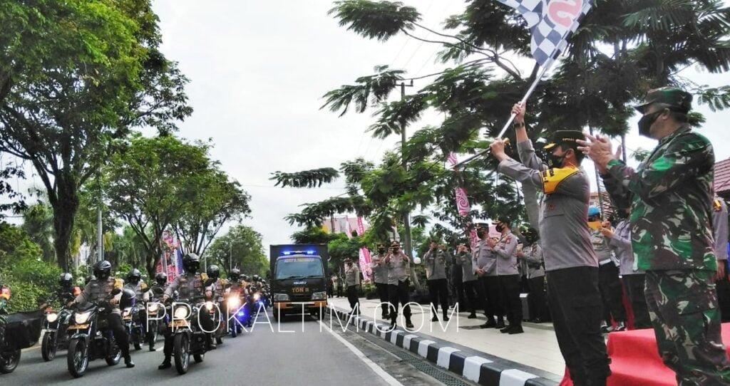 20210717 112022 1000 Paket Sembako Polda Kaltim dan Kodam VI Mulawarman Bagi Warga Terdampak PPKM Darurat PROKALTIM