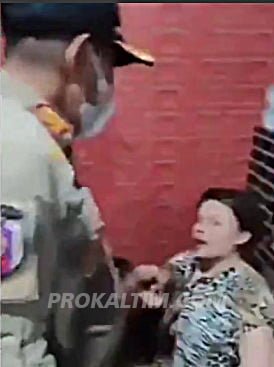 Screenshot 11 Detik-Detik Pemukulan Wanita Hamil Pemilik Cafe oleh Oknum Satpol PP saat Razia PPKM di Gowa PROKALTIM