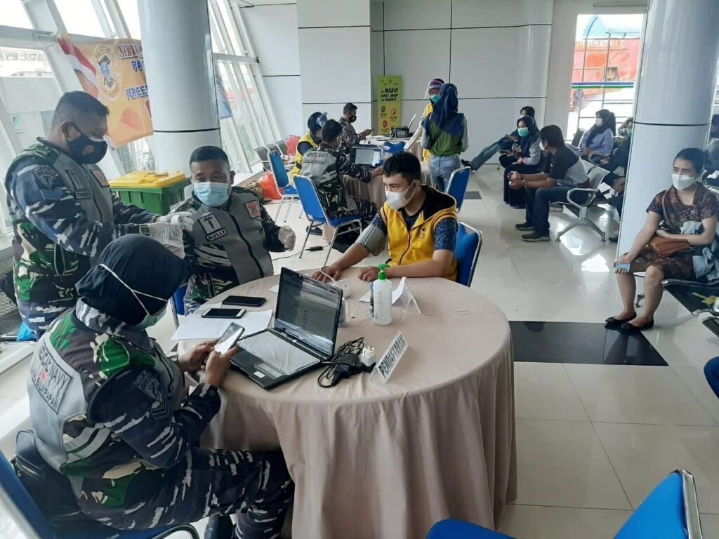 WhatsApp Image 2021 07 02 at 05.54.33 Serbuan Vaksinasi oleh Pangkalan TNI AL Balikpapan di Pelabuhan Semayang Menarget TKBM, Petugas Pelabuhan PROKALTIM