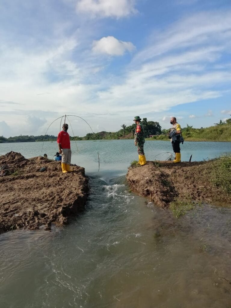 WhatsApp Image 2021 07 04 at 07.23.32 Kolam Bekas Tambang Jebol, Air Limpas Rendam Pemukiman PROKALTIM
